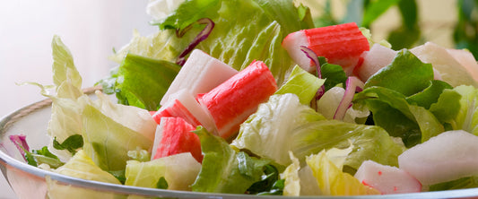 Ensalada de surimi con melón y queso.