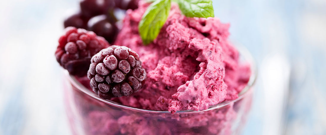 Helado hecho con frutos rojos para prevenir el estreñimiento.