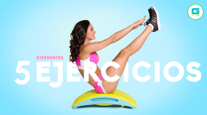 Johana Solano usando Gravity Abs para marcar la cintura.