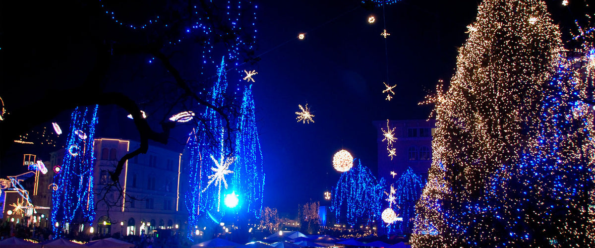 Fotografía de árboles de Navidad en países fríos.