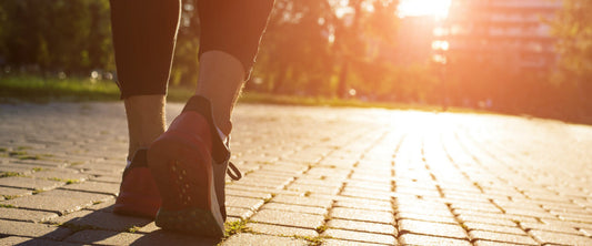caminar-pies-caminando-walkmaxx