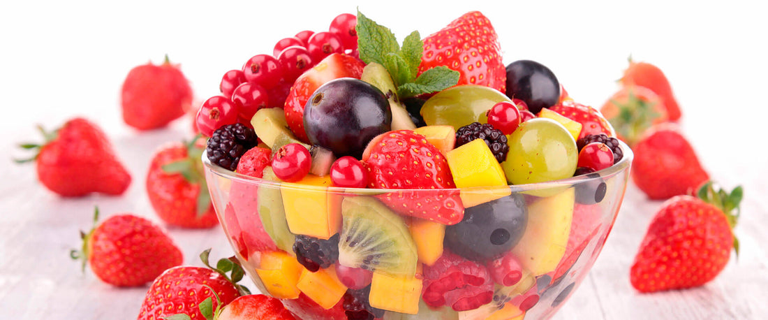 Coctel tropical para el verano con frutas de temporada.