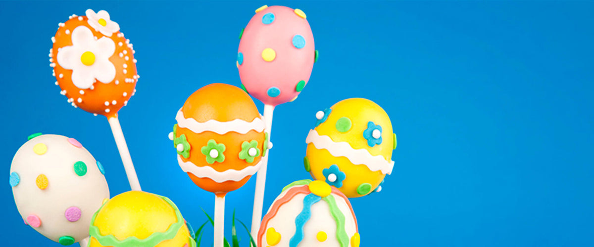 Cupcakes decorados como huevos de pascua para la Semana Santa.