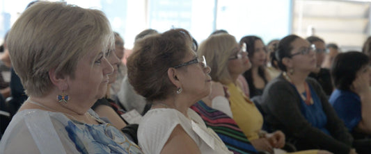 Maestros de adultos mayores, tomando clase.