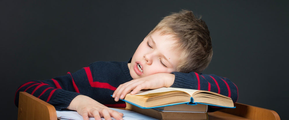 ¿Sabías que dormir en la escuela mejora las calificaciones?-Salud Bienestar