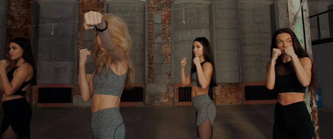 Mujeres practicando aerobox.