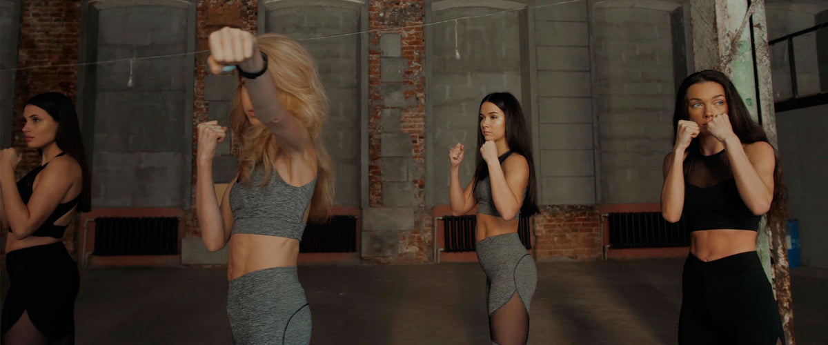 Mujeres practicando aerobox.